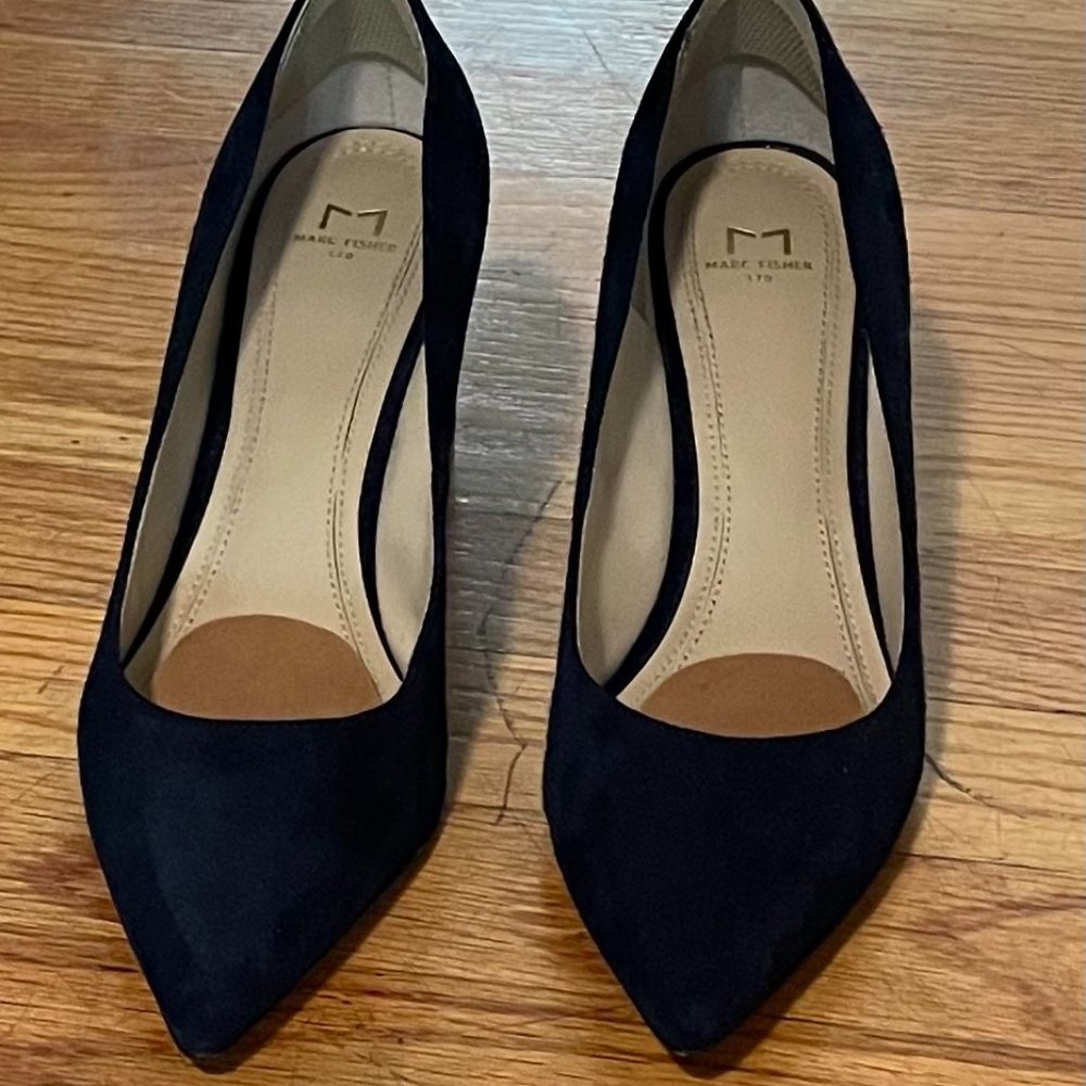 Marc Fisher navy block heels (size 8 M)